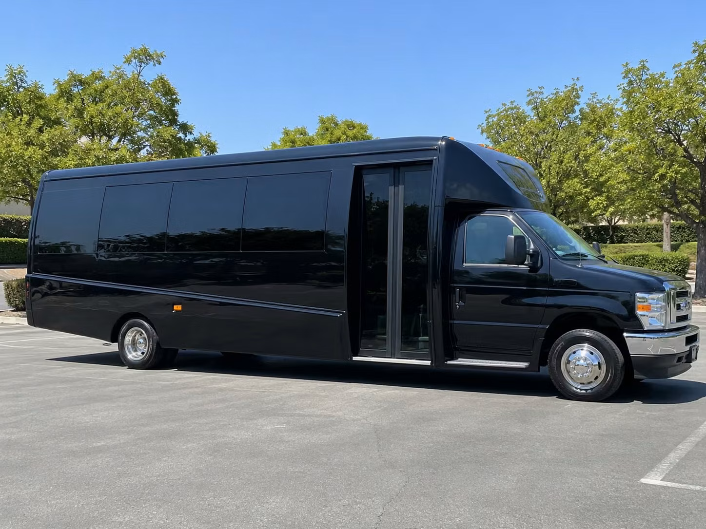 minibus rentals for prom groups in lake forest keep everyone together